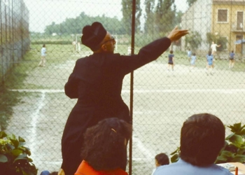 Le radici del calcio nei piccoli campi ora si stanno seccando