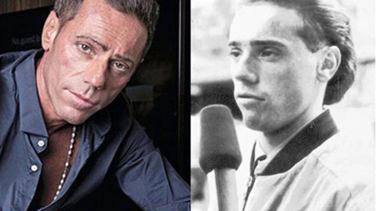 Massacra i genitori con complici con le maschere da diavolo