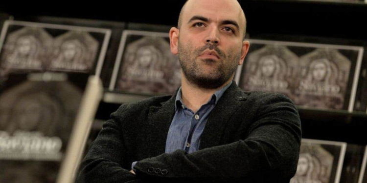 Saviano tra le donne
