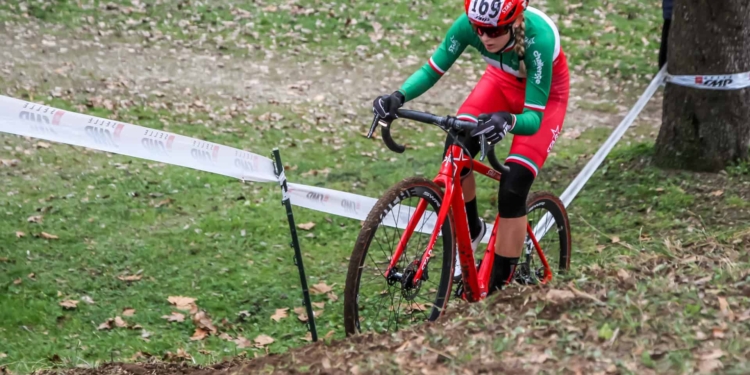Col freddo e senza pubblico ma il ciclocross non si ferma