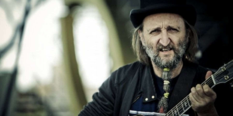 Addio Erriquez, voce controcorrente della Bandabardò