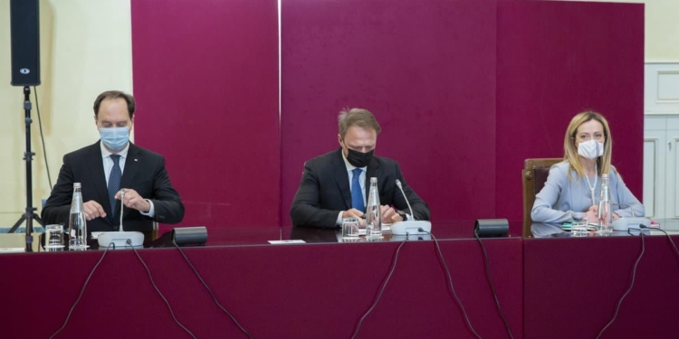 Adesso si sono inventati l’opposizione patriottica