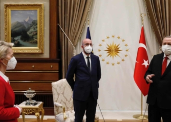 Una sedia non basta per raddrizzare il mondo