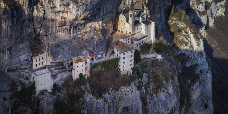 Viaggiare per noi stessi e in posti nascosti