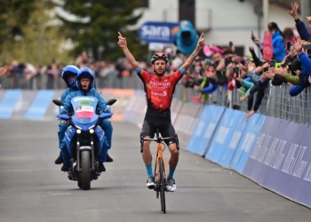 L’impresa di Caruso. Il gregario di 34 anni