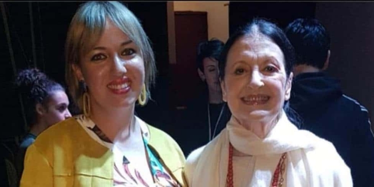 Carla ora danza lassù