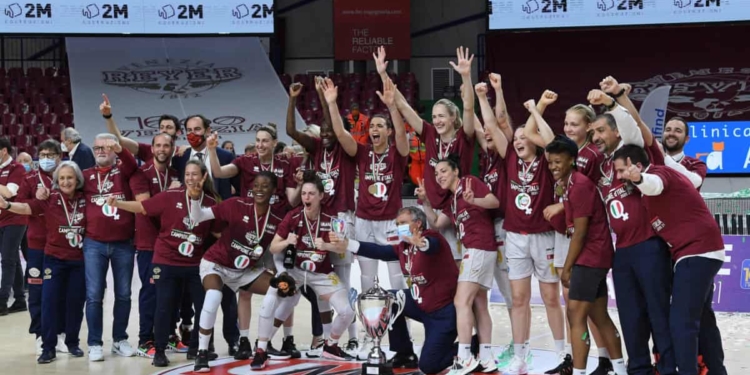 La Reyer femminile, tocca il cielo
