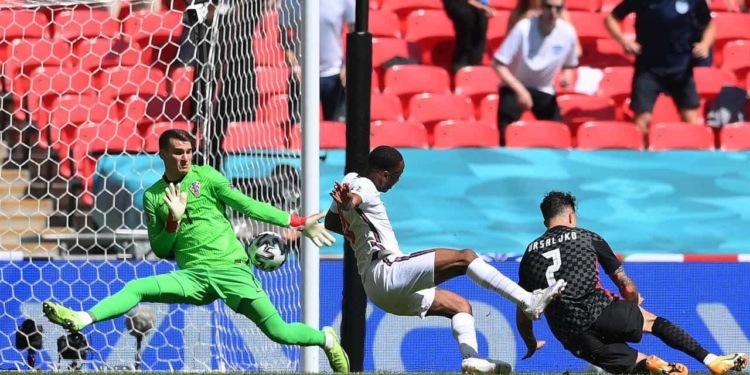 Sterling stende la Croazia