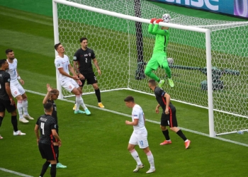 Schick poi Perisic, Cechi quasi agli ottavi