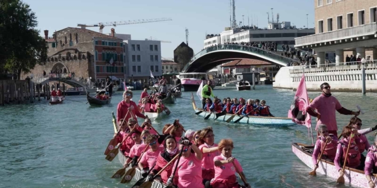 Sul Canal Grande la prevenzione in gondola
