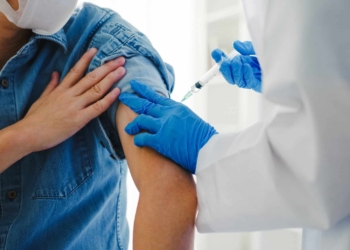 Terza dose per tutti contro la variante Delta