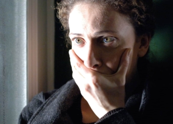 Da piangere e ridere. Non c’è pace ma guerra