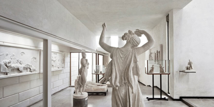 Accendi una foto sui gessi del Canova