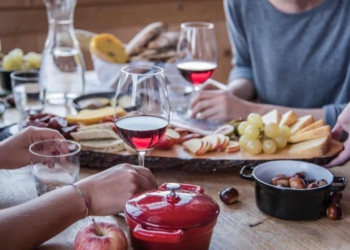 A cena nella botte di vino