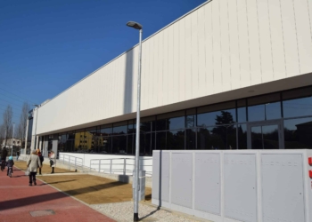 Una piscina nella città di Federica