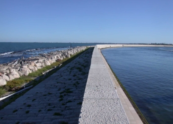 Lido: se i Murazzi spariscono sotto la sabbia