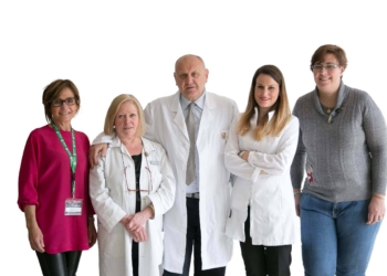 Troppi contagi? Vaccinarsi tutti e ritorno alla mascherina