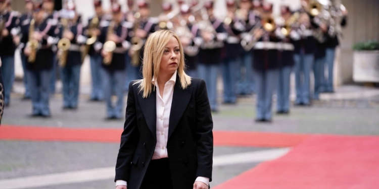 Presidente Meloni usi il buonsenso e compri un cappello