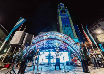 La moda a Cortina a Natale colora di fucsia