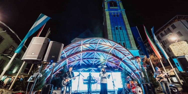 La moda a Cortina a Natale colora di fucsia