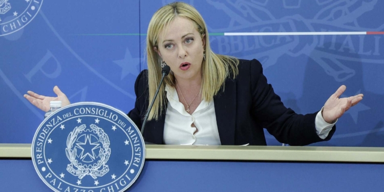 Presidente Meloni, stia attenta a quei due