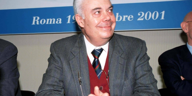 Il giornalista con la schiena dritta