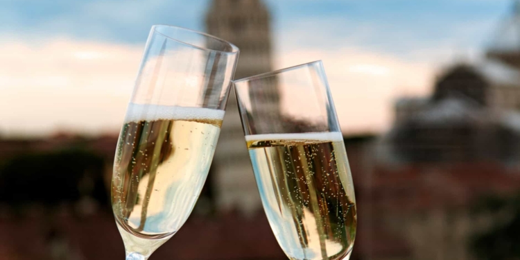 Boom delle bollicine sulle spiagge a Capodanno