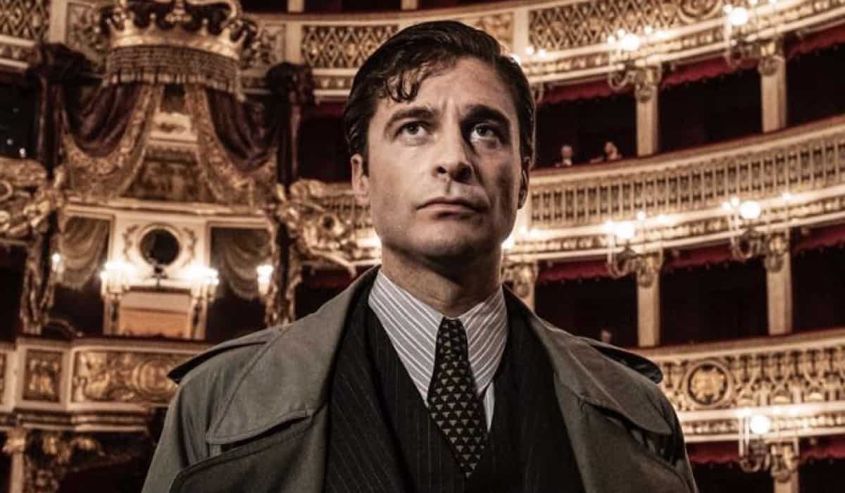 Ritorna Ricciardi il commissario che sente i morti