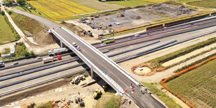 Autostrada “maledetta”: 10 cavalcavia per la 3° corsia