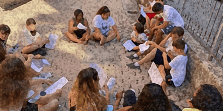 La comunità delle ragazze nella galassia adolescenti