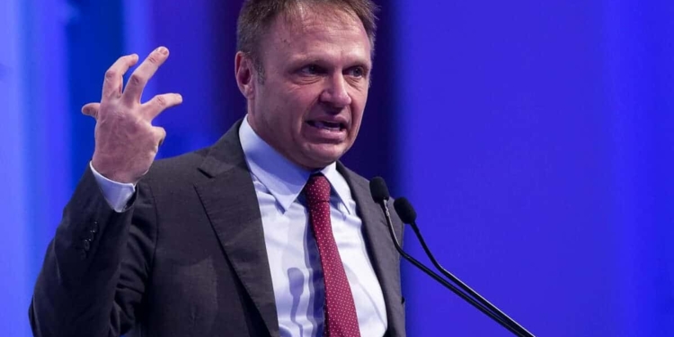 La storia scusa chi riconosce i propri errori