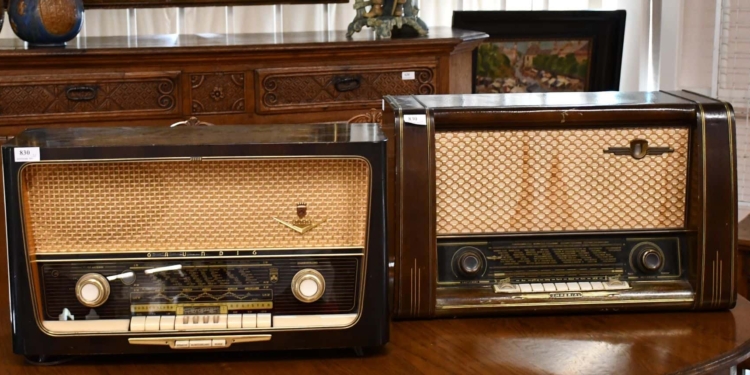 È già tutto visto si salva solo la vecchia radio