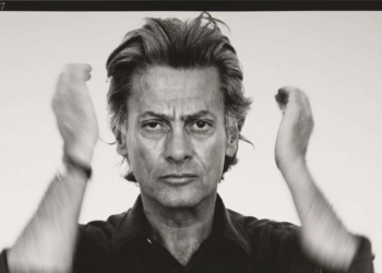 Un misterioso viaggiatore e una brava ragazza