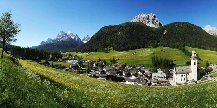 Nel cuore delle Dolomiti di Sesto in bici o a piedi