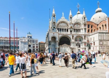 Lavoro: per la “Bussola” il turismo traina l’occupazione
