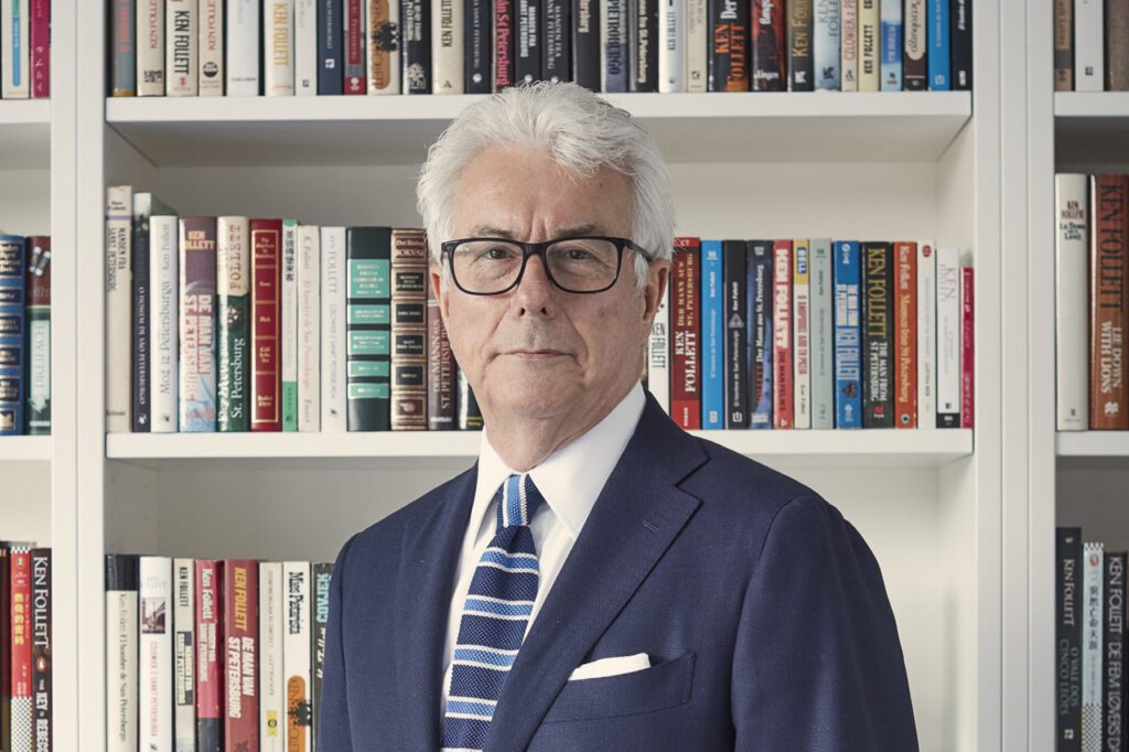 Le armi della luce - Ken Follett - Mondadori - Libro Librerie