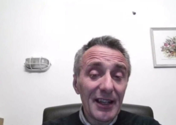 La vigna è un universo e piange