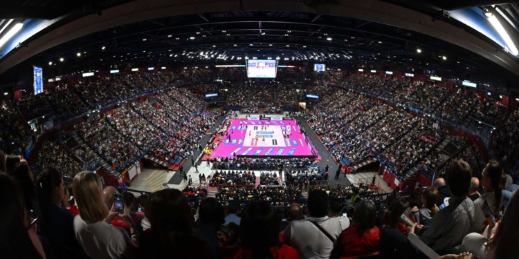 Record: in 12 mila per la supersfida, Imoco vince e si prepara alla Champions