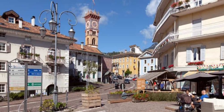 A Cavalese tra festa del papà, poesia e granelli di sabbia
