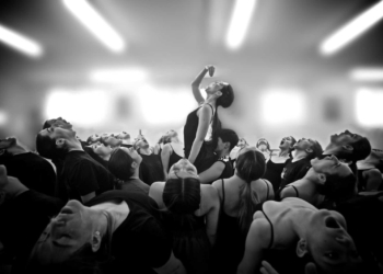 “Voci”: uno spettacolo con 60 ballerini con le musiche di Morricone