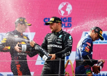 F1: le bottiglie Ferrari all’asta per i desideri dei bambini malati