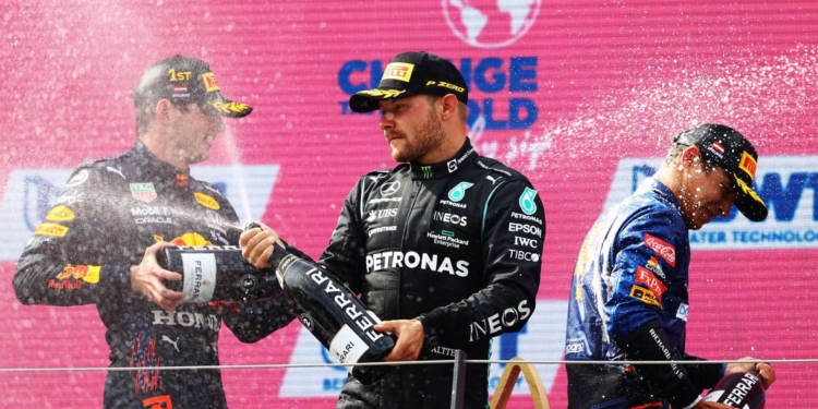 F1: le bottiglie Ferrari all’asta per i desideri dei bambini malati