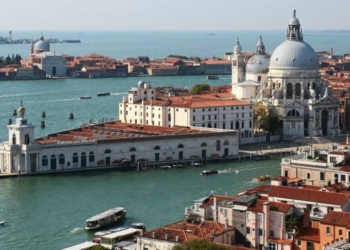 Nella prima città dove si fa pagare un biglietto per entrare