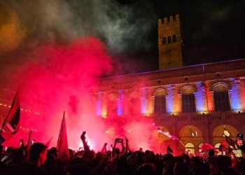 Bologna sogna e canta. L’Europa è  rossoblu