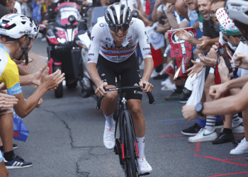 Al via il Giro d’Italia di Pogacar con l’omaggio al Grande Torino