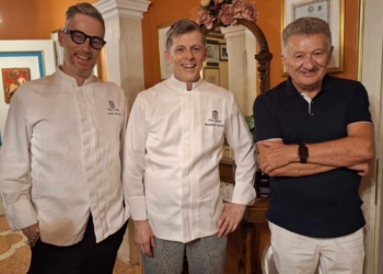 Max e Cristian e il risotto di scampi, fonduta di robiola e mandorle
