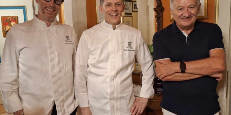 Max e Cristian e il risotto di scampi, fonduta di robiola e mandorle