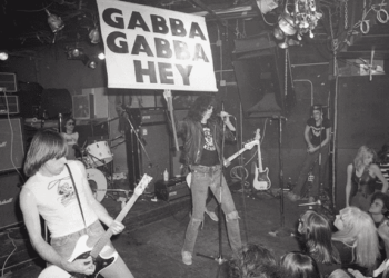 Tra “dischi introvabili” e le foto dei mitici fratelli Ramones