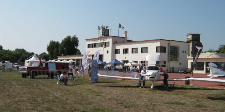 In volo da Venezia al mondo tra guerra e dolce vita