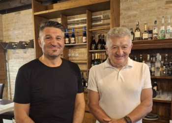 Igor e gli spaghetti con vongole veraci e aglio nero